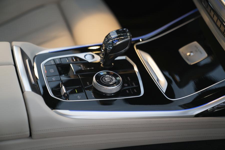Детали интерьера Alpina XB7 (G07) 2020 года  (NA) (фото 39 из 45)